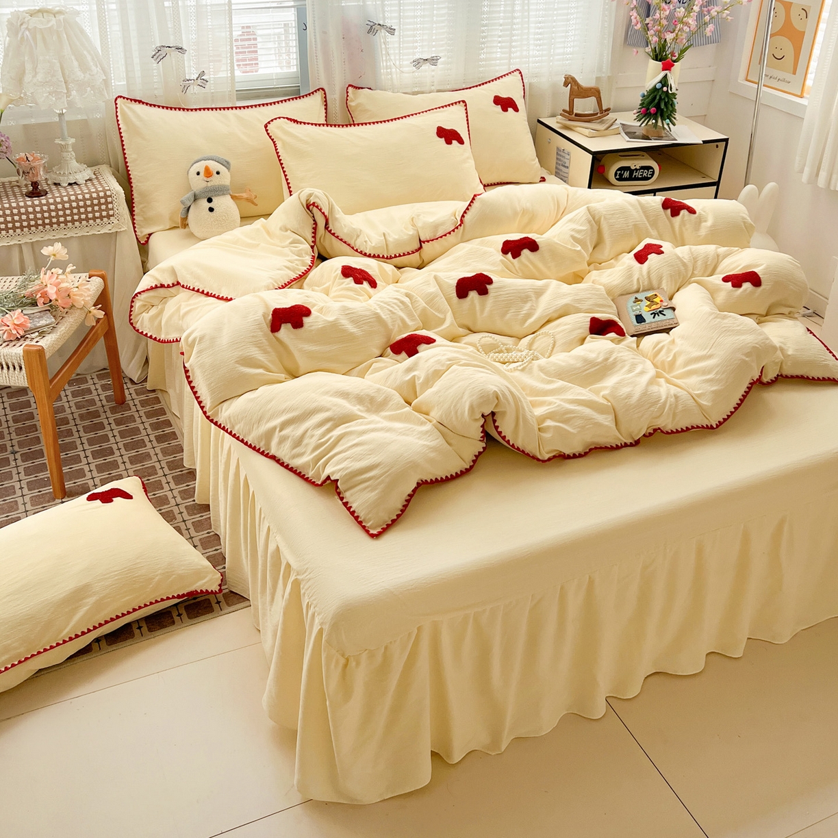 91家纺网 家纺一手货源 找家纺 富米莱（原臻工厂） 2026新款奶呼呼云感纱贝壳边毛巾绣四件套-小飞马 小飞马一米红