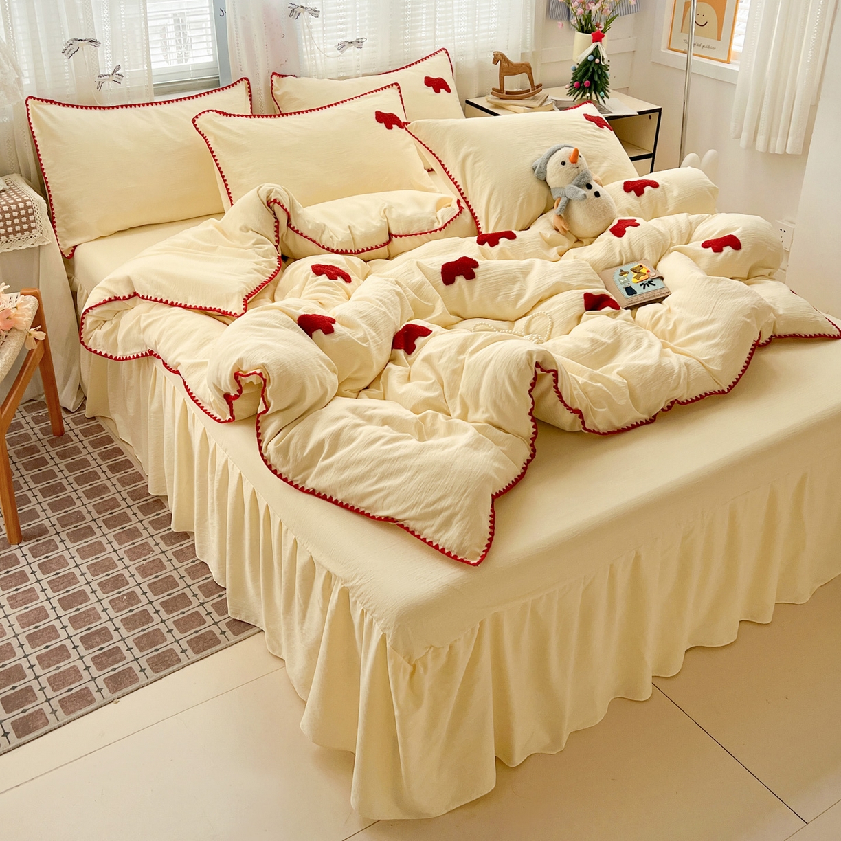 91家纺网 家纺一手货源 找家纺 富米莱（原臻工厂） 2026新款奶呼呼云感纱贝壳边毛巾绣四件套-小飞马 小飞马一米红