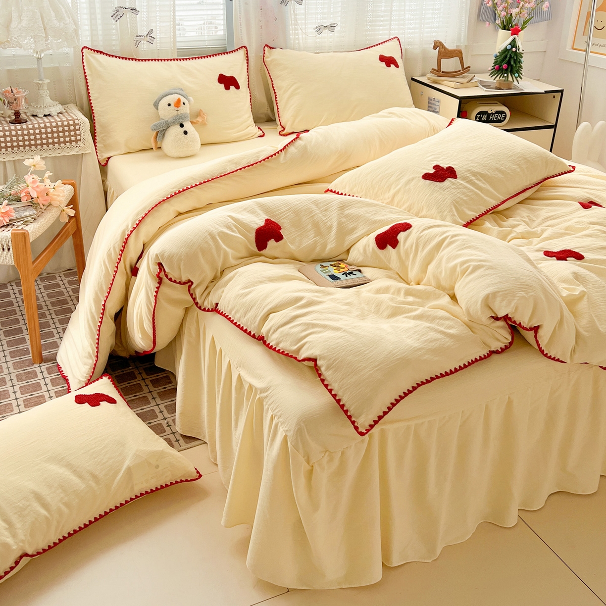 91家纺网 家纺一手货源 找家纺 富米莱（原臻工厂） 2026新款奶呼呼云感纱贝壳边毛巾绣四件套-小飞马 小飞马一米红