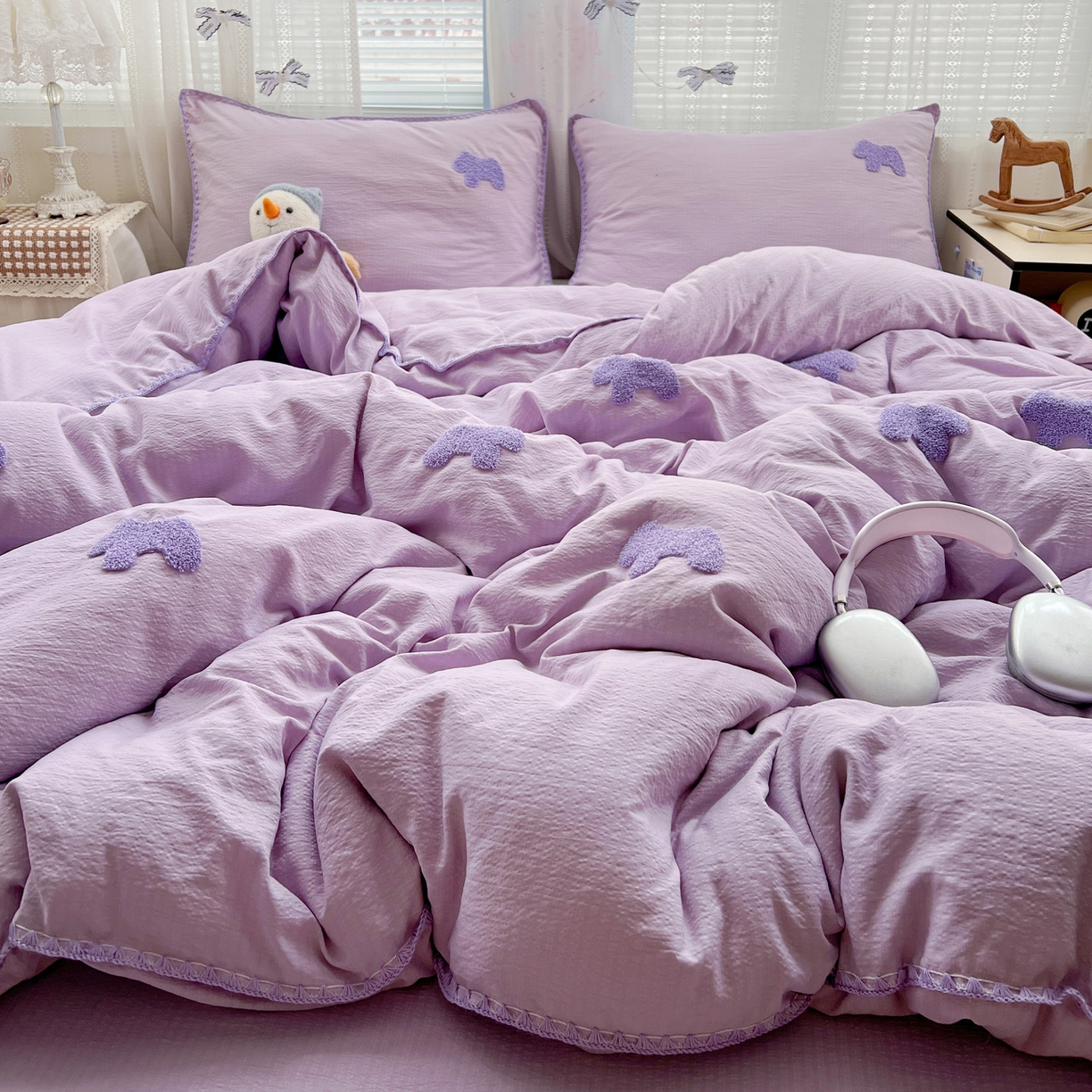 91家纺网 家纺一手货源 找家纺 富米莱（原臻工厂） 2026新款奶呼呼云感纱贝壳边毛巾绣四件套-小飞马 小飞马一紫