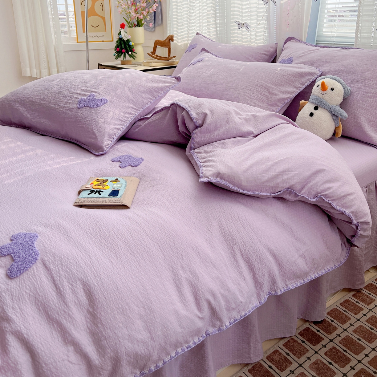 91家纺网 家纺一手货源 找家纺 富米莱（原臻工厂） 2026新款奶呼呼云感纱贝壳边毛巾绣四件套-小飞马 小飞马一紫