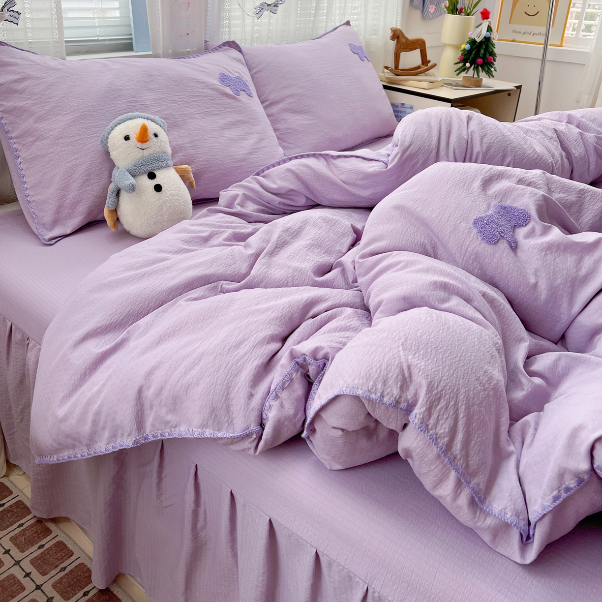 91家纺网 家纺一手货源 找家纺 富米莱（原臻工厂） 2026新款奶呼呼云感纱贝壳边毛巾绣四件套-小飞马 小飞马一紫