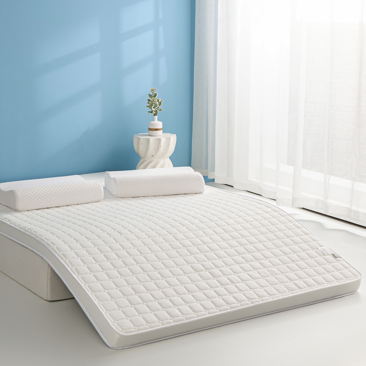 91家纺网 家纺一手货源 找家纺 娇逸家居 2026新款简约记忆海绵床垫-大床图 方格奶白