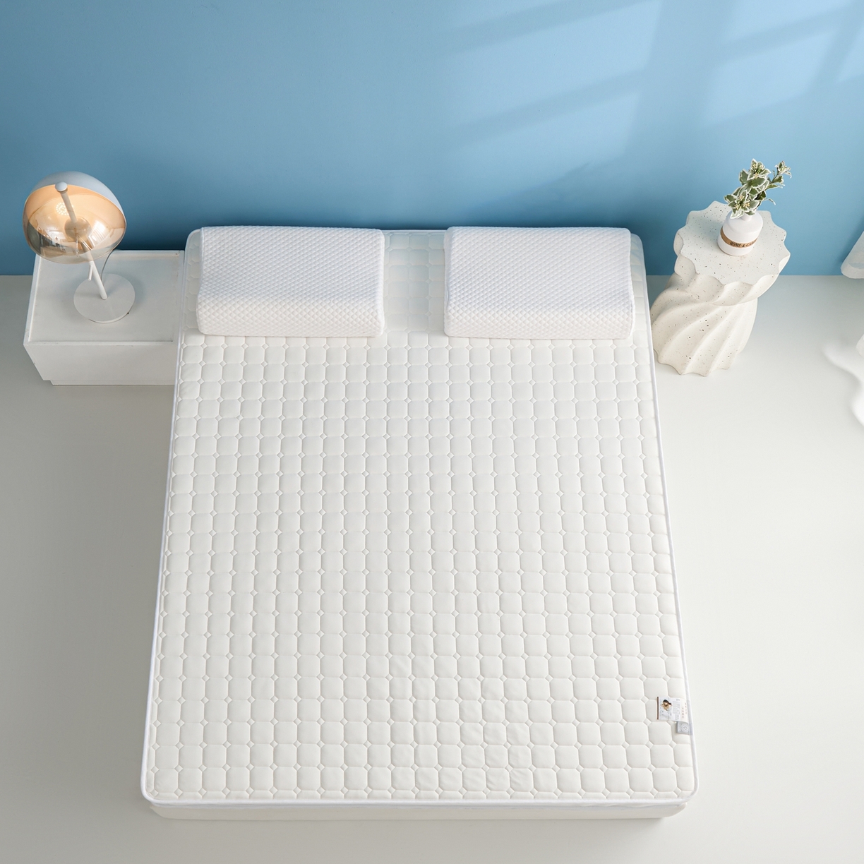 91家纺网 家纺一手货源 找家纺 娇逸家居 2026新款简约记忆海绵床垫-大床图 方格奶白