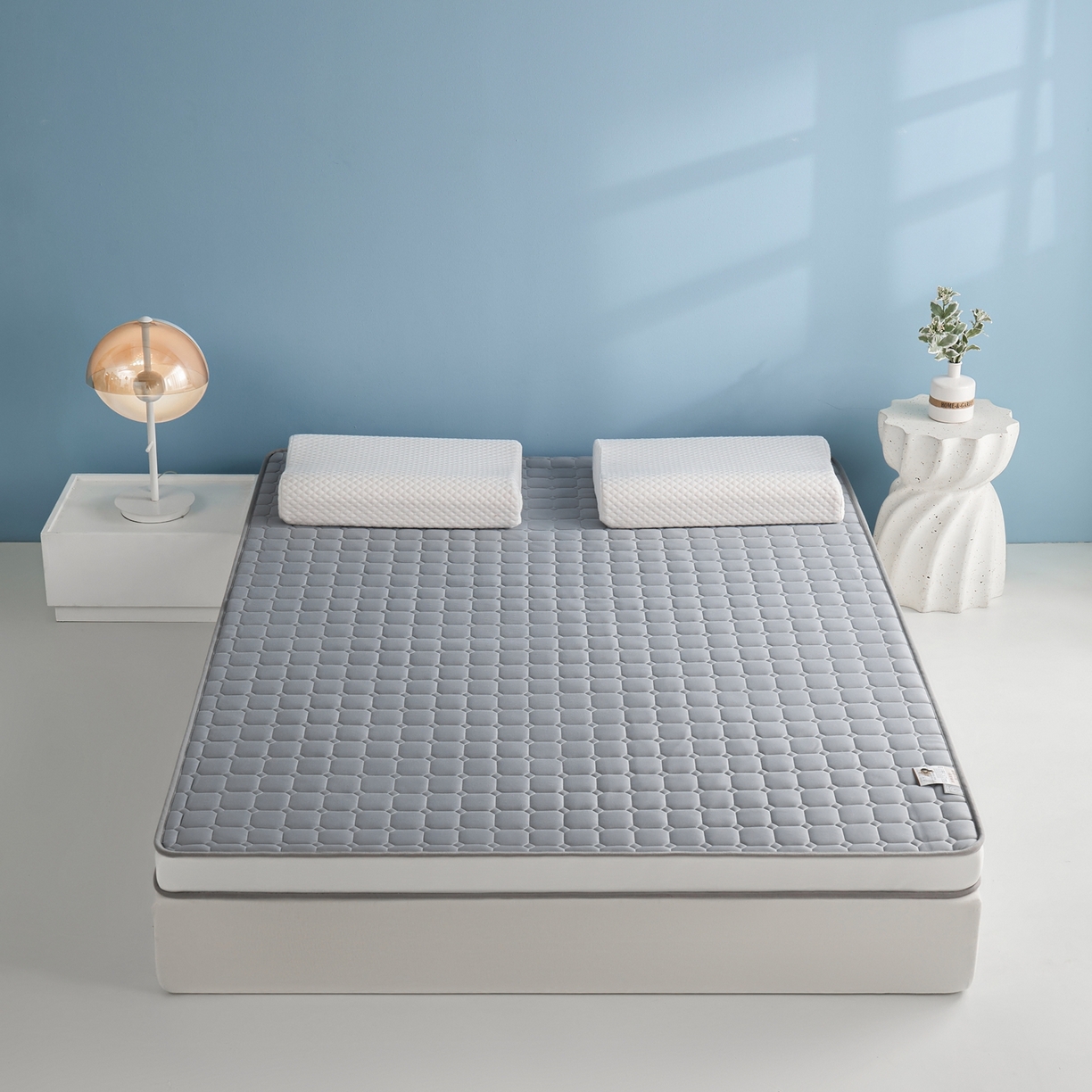 91家纺网 家纺一手货源 找家纺 娇逸家居 2026新款简约记忆海绵床垫-大床图 方格深灰