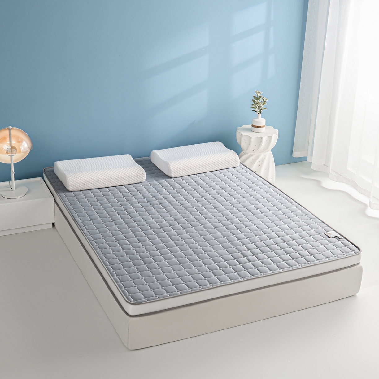 91家纺网 家纺一手货源 找家纺 娇逸家居 2026新款简约记忆海绵床垫-大床图 方格深灰