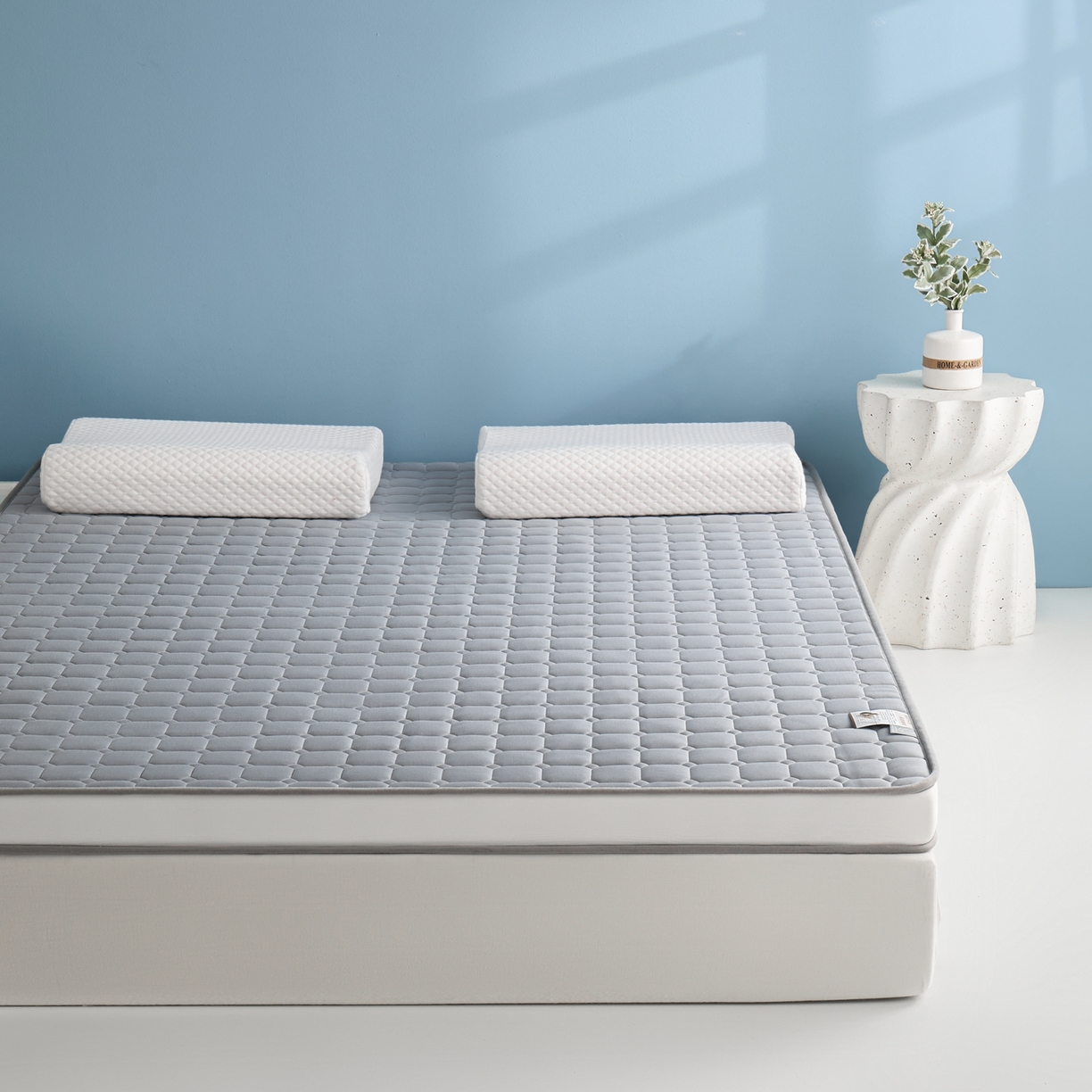 91家纺网 家纺一手货源 找家纺 娇逸家居 2026新款简约记忆海绵床垫-大床图 方格深灰