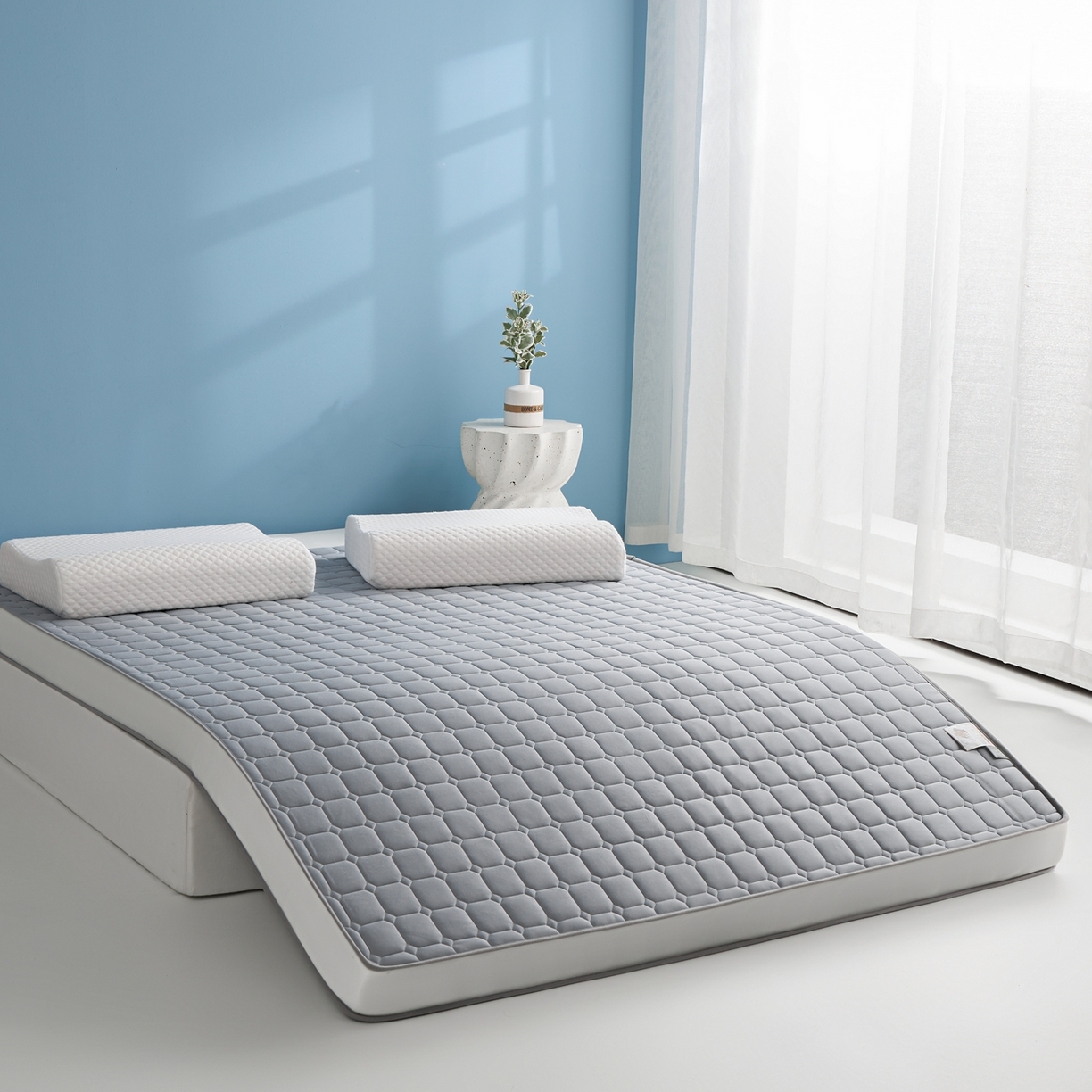 91家纺网 家纺一手货源 找家纺 娇逸家居 2026新款简约记忆海绵床垫-大床图 方格深灰