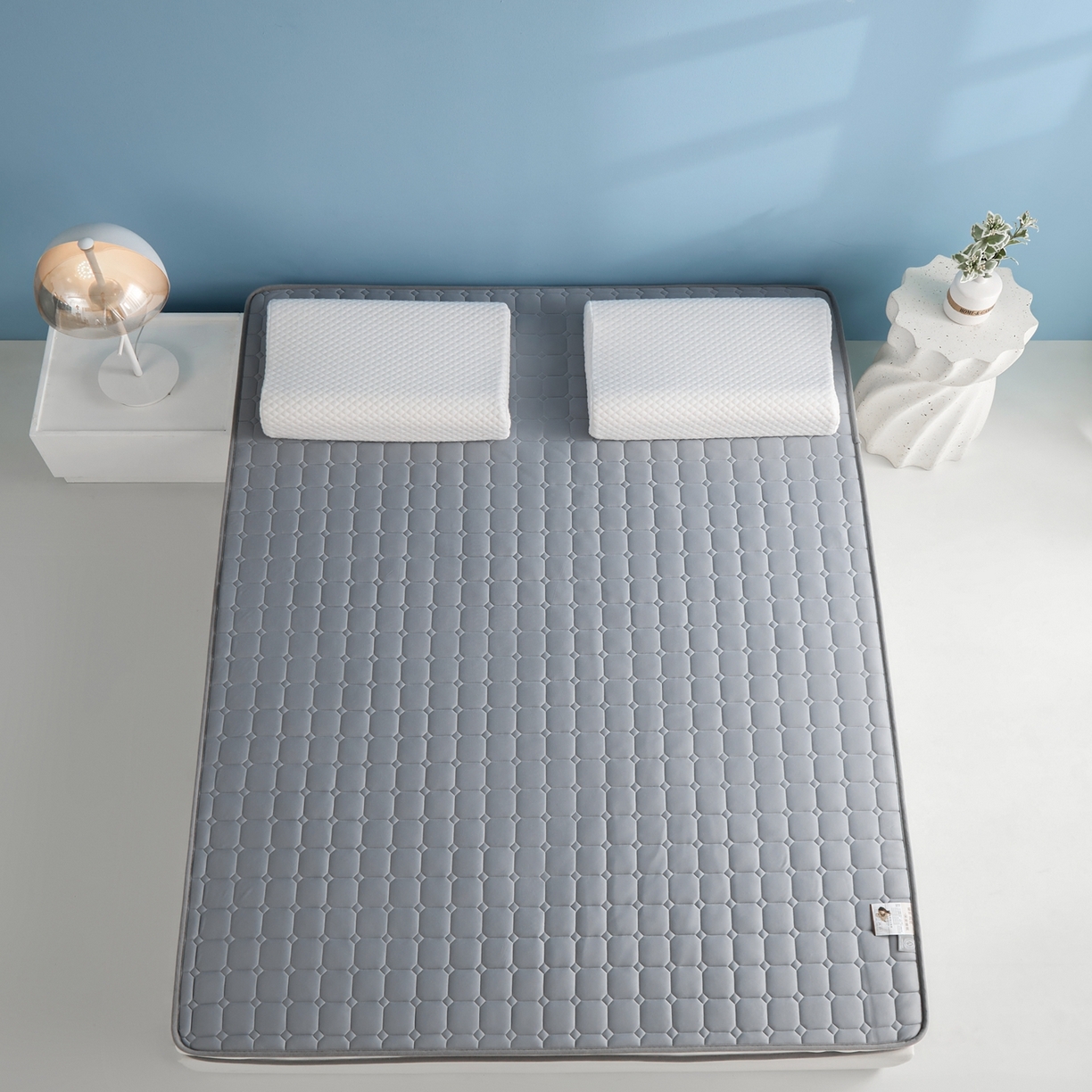 91家纺网 家纺一手货源 找家纺 娇逸家居 2026新款简约记忆海绵床垫-大床图 方格深灰