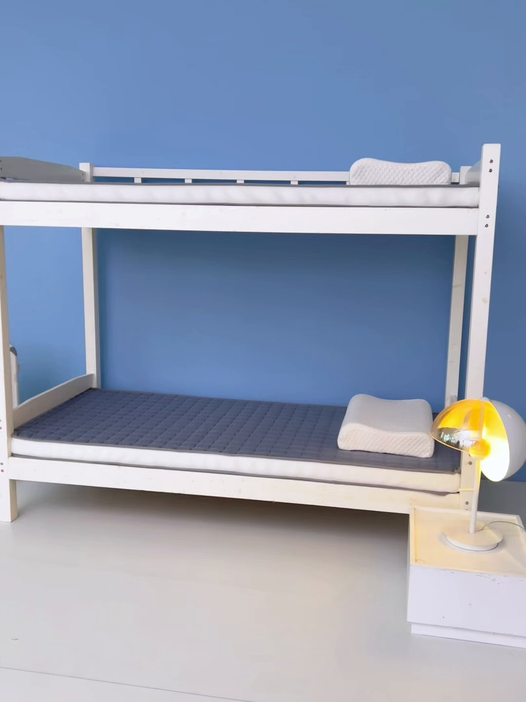 91家纺网 家纺一手货源 找家纺 娇逸家居 2026新款简约记忆海绵床垫-大床图 方格深灰