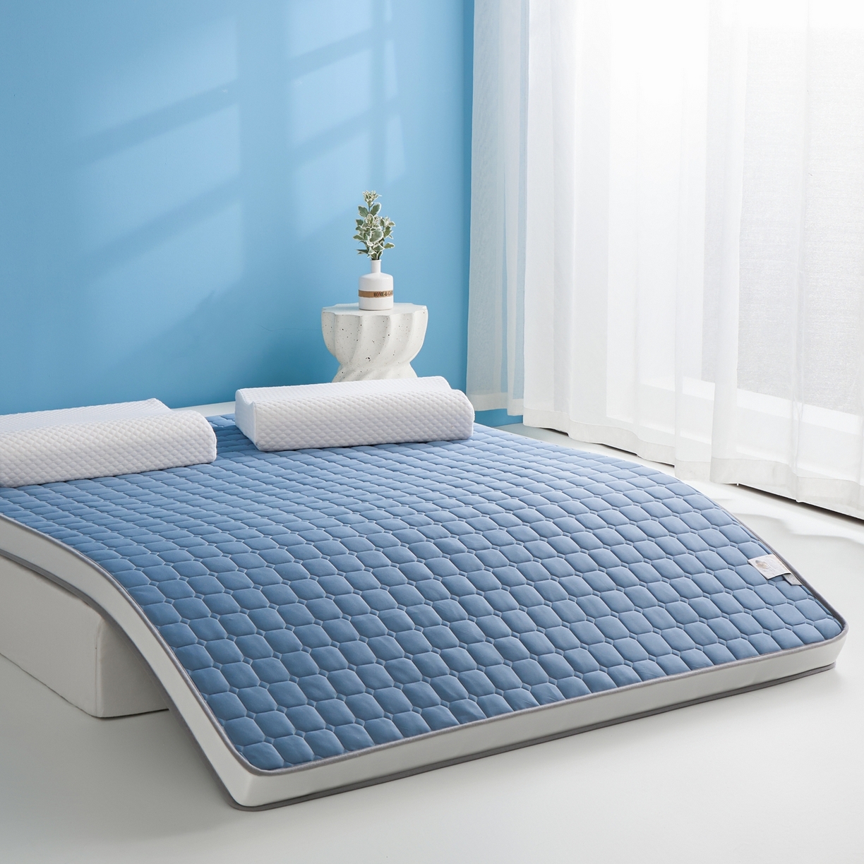 91家纺网 家纺一手货源 找家纺 娇逸家居 2026新款简约记忆海绵床垫-大床图 方格深蓝