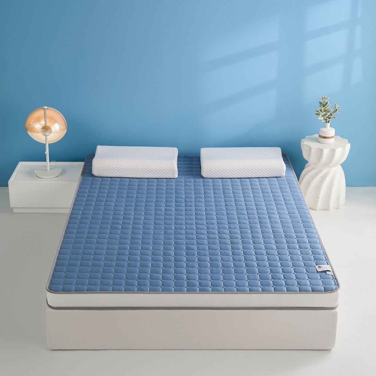 91家纺网 家纺一手货源 找家纺 娇逸家居 2026新款简约记忆海绵床垫-大床图 方格深蓝