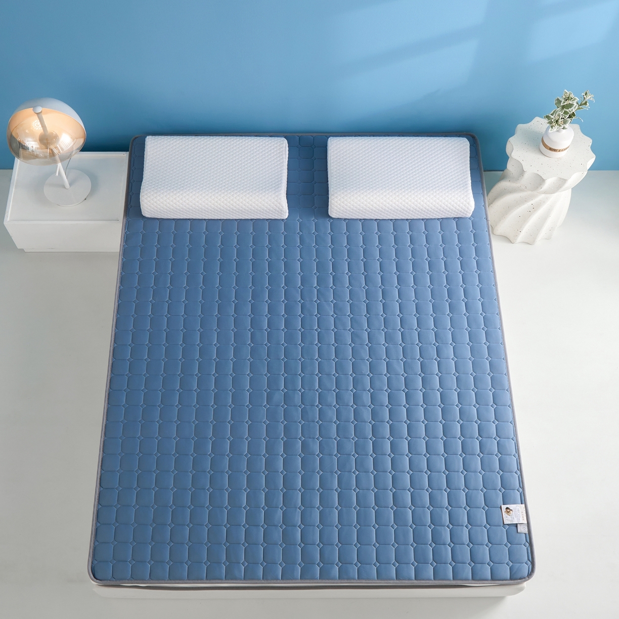 91家纺网 家纺一手货源 找家纺 娇逸家居 2026新款简约记忆海绵床垫-大床图 方格深蓝