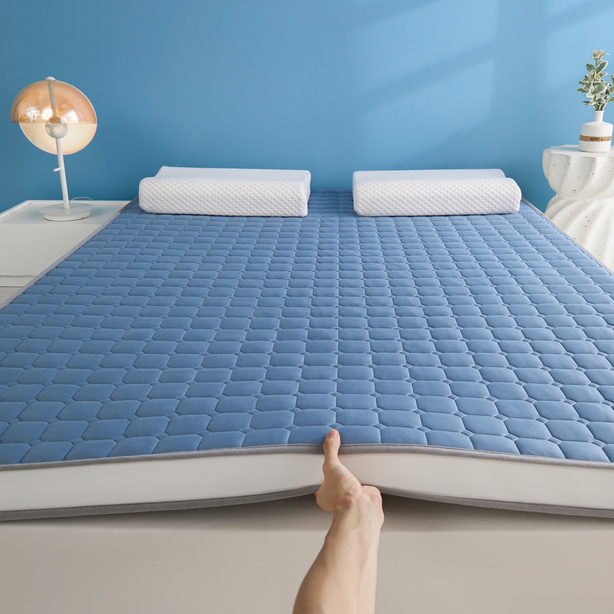 91家纺网 家纺一手货源 找家纺 娇逸家居 2026新款简约记忆海绵床垫-大床图 方格深蓝