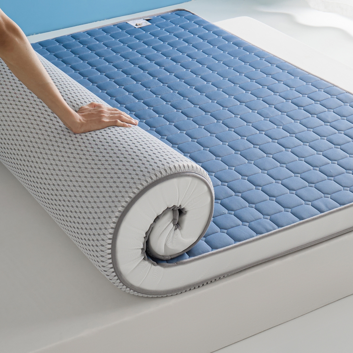 91家纺网 家纺一手货源 找家纺 娇逸家居 2026新款简约记忆海绵床垫-大床图 方格深蓝