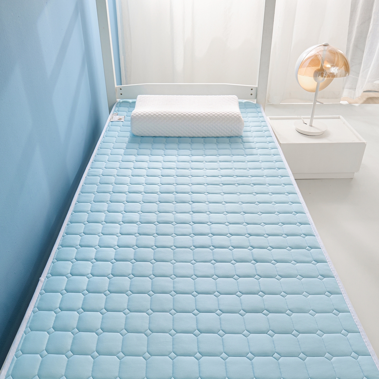 91家纺网 家纺一手货源 找家纺 娇逸家居 2026新款简约记忆海绵床垫-小床图 方格海兰