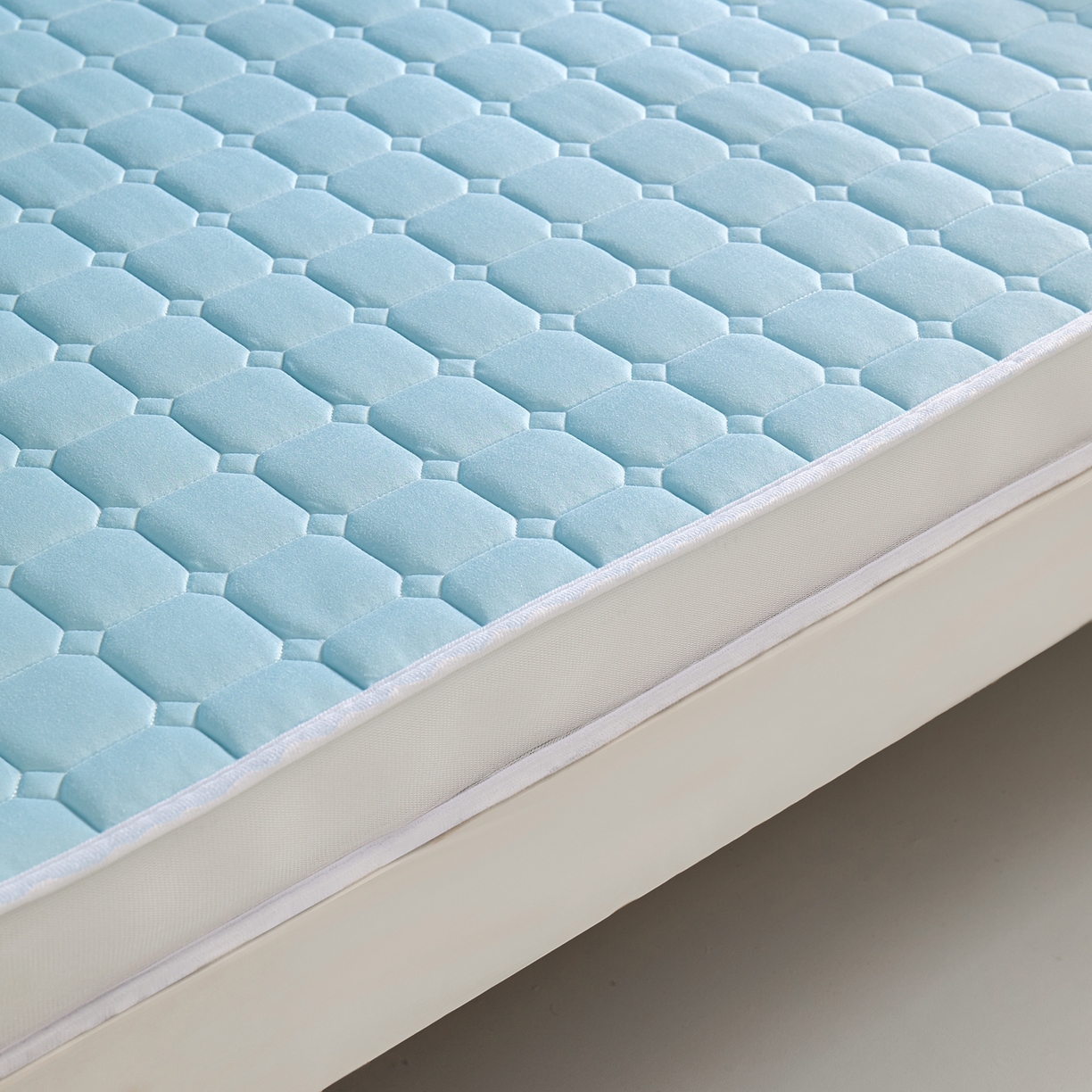 91家纺网 家纺一手货源 找家纺 娇逸家居 2026新款简约记忆海绵床垫-小床图 方格海兰