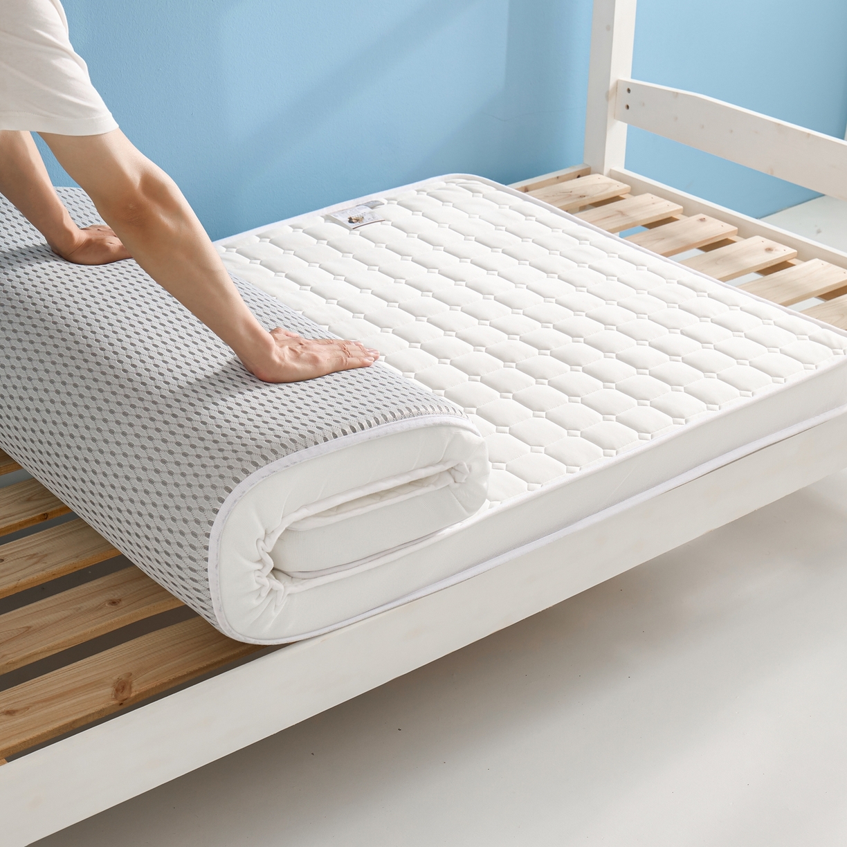 娇逸家居 2026新款简约记忆海绵床垫-小床图 方格奶白