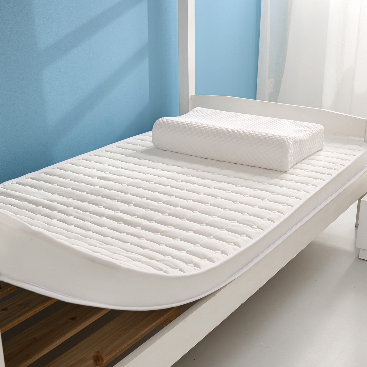 91家纺网 家纺一手货源 找家纺 娇逸家居 2026新款简约记忆海绵床垫-小床图 方格奶白