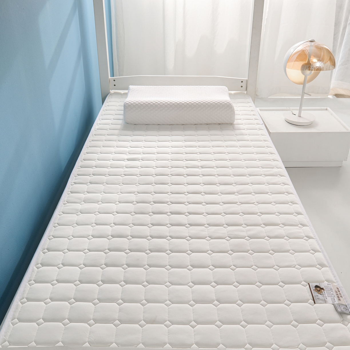 91家纺网 家纺一手货源 找家纺 娇逸家居 2026新款简约记忆海绵床垫-小床图 方格奶白