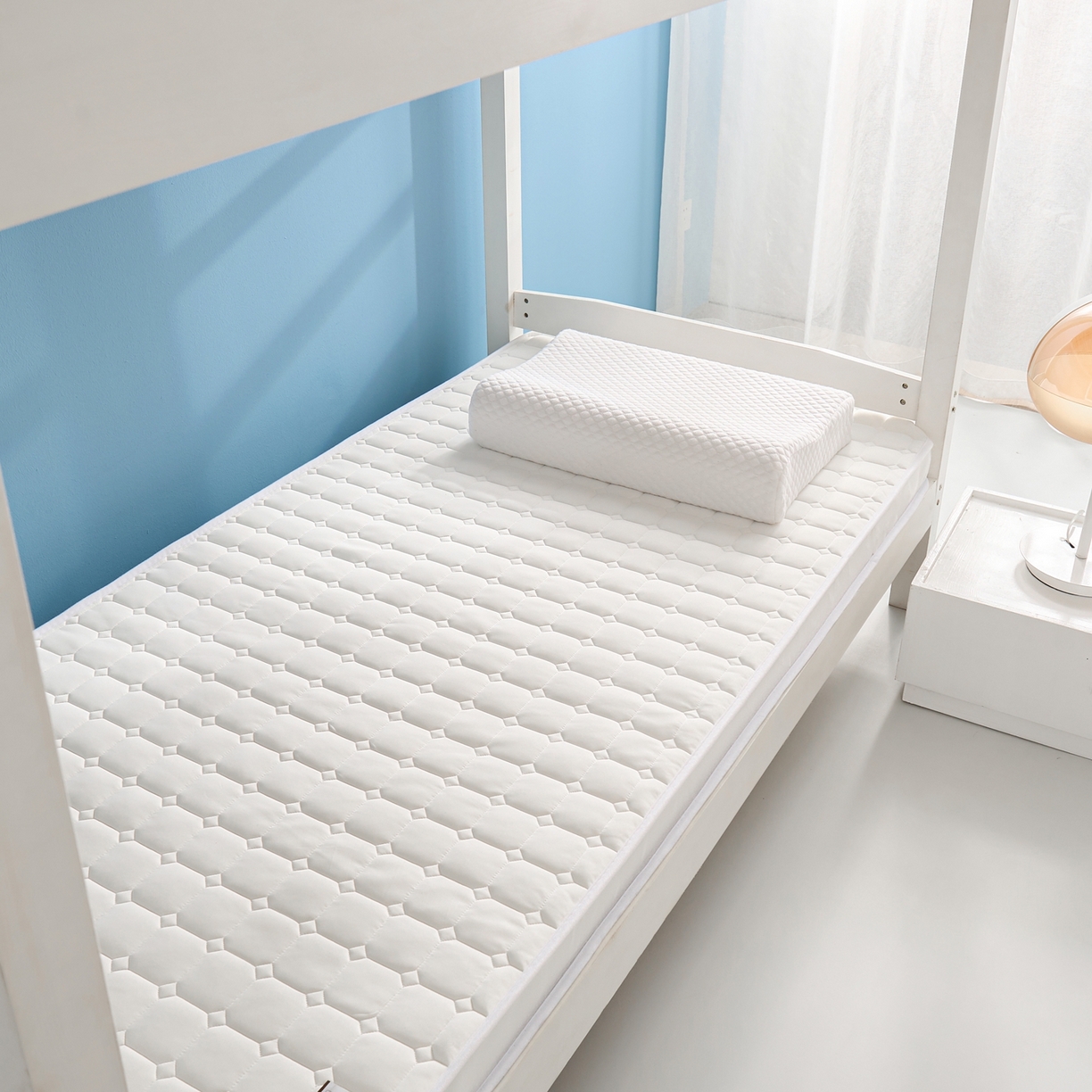 91家纺网 家纺一手货源 找家纺 娇逸家居 2026新款简约记忆海绵床垫-小床图 方格奶白