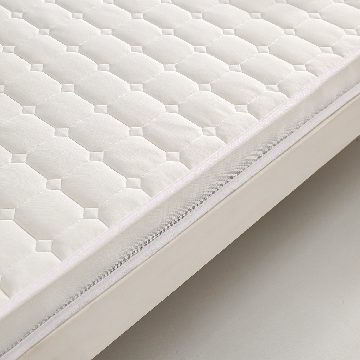 91家纺网 家纺一手货源 找家纺 娇逸家居 2026新款简约记忆海绵床垫-小床图 方格奶白