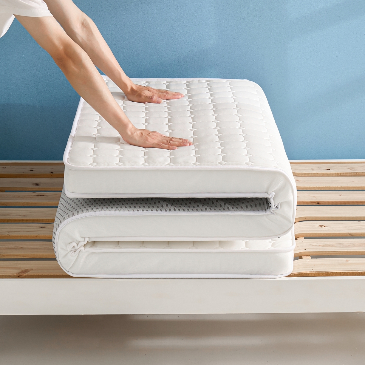 91家纺网 家纺一手货源 找家纺 娇逸家居 2026新款简约记忆海绵床垫-小床图 方格奶白