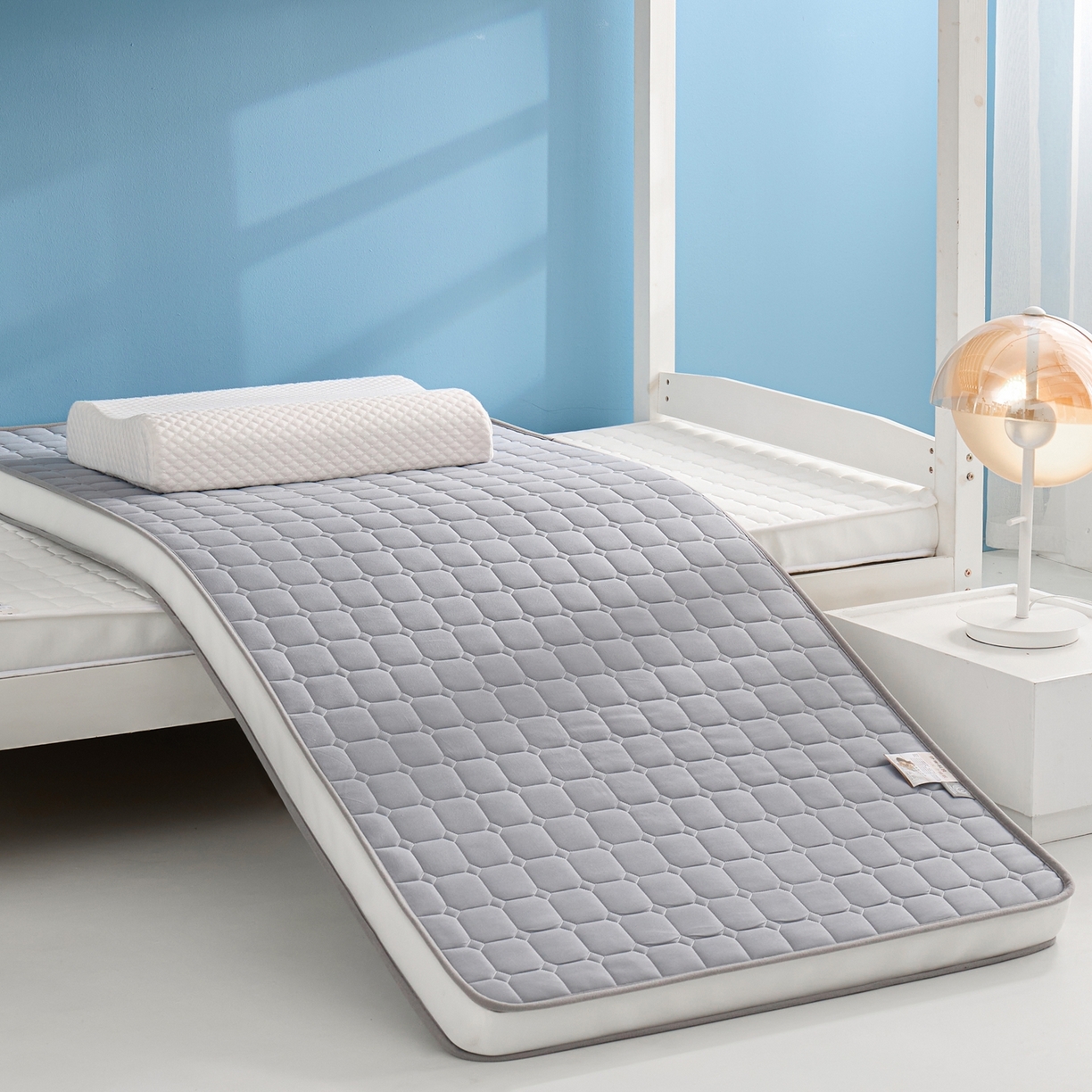 91家纺网 家纺一手货源 找家纺 娇逸家居 2026新款简约记忆海绵床垫-小床图 方格深灰