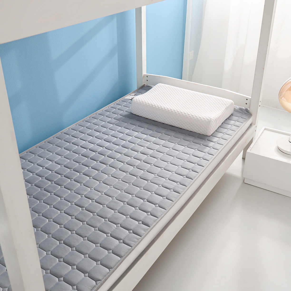 91家纺网 家纺一手货源 找家纺 娇逸家居 2026新款简约记忆海绵床垫-小床图 方格深灰