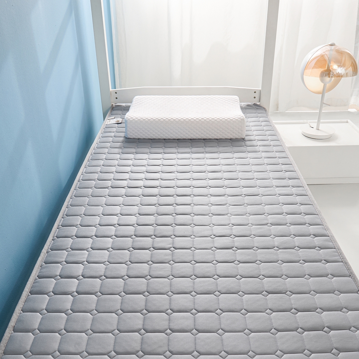 91家纺网 家纺一手货源 找家纺 娇逸家居 2026新款简约记忆海绵床垫-小床图 方格深灰