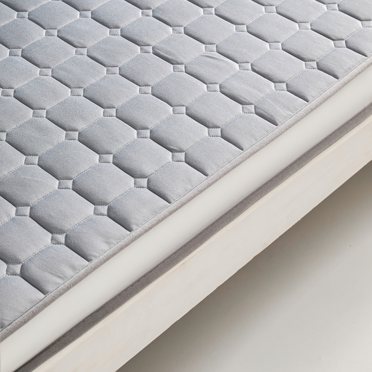 91家纺网 家纺一手货源 找家纺 娇逸家居 2026新款简约记忆海绵床垫-小床图 方格深灰