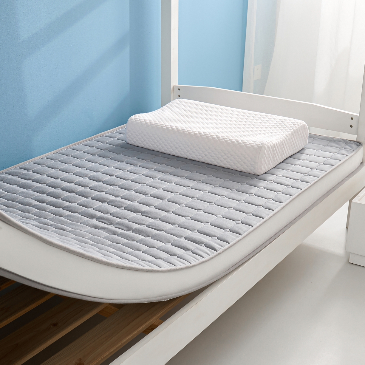 91家纺网 家纺一手货源 找家纺 娇逸家居 2026新款简约记忆海绵床垫-小床图 方格深灰