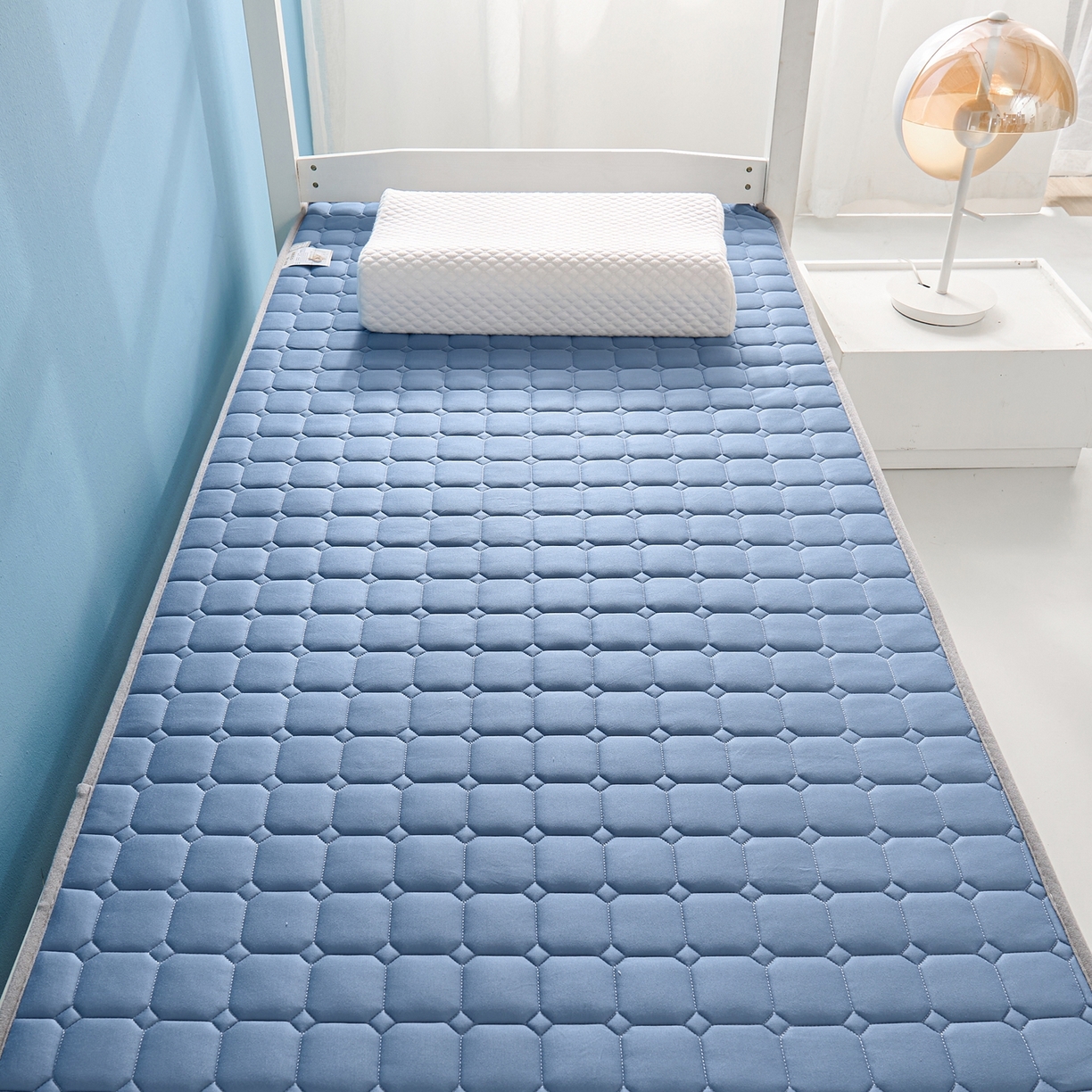 91家纺网 家纺一手货源 找家纺 娇逸家居 2026新款简约记忆海绵床垫-小床图 方格深蓝
