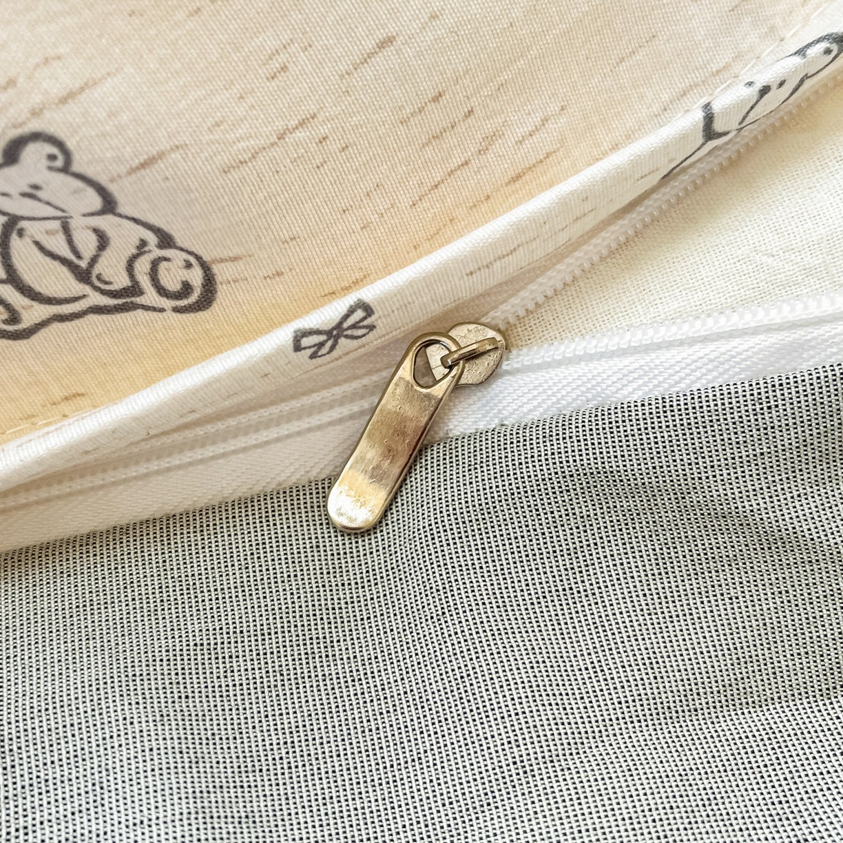 91家纺网 家纺一手货源 找家纺 金梦拉家纺 2026新款色织棉麻棉纱小露麻四件套 小熊