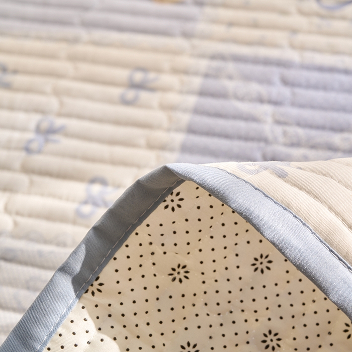 91家纺网 家纺一手货源 找家纺 X猫先生 2026新款全棉防水床垫婴童隔尿垫姨隔脏垫姨妈垫护理垫 蓝格童话（FS）