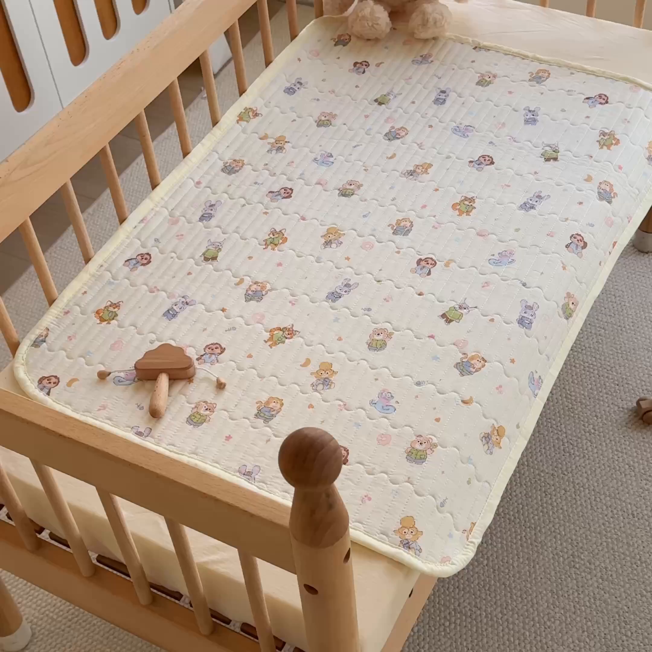 91家纺网 家纺一手货源 找家纺 X猫先生 2026新款全棉防水床垫婴童隔尿垫姨隔脏垫姨妈垫护理垫 疯狂童话城(FS)