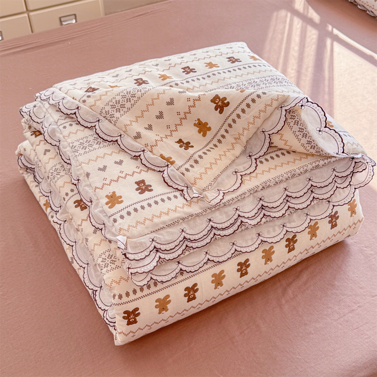 91家纺网 家纺一手货源 找家纺 被窝家纺 2026新款全棉纯棉有氧双层纱多功能夏被夏凉被空调被四件套 费尔岛小熊