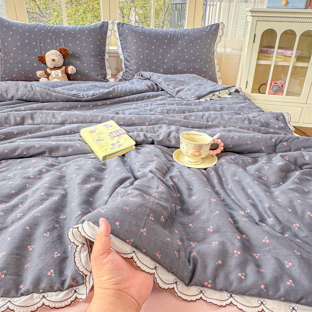 91家纺网 家纺一手货源 找家纺 被窝家纺 2026新款全棉纯棉有氧双层纱多功能夏被夏凉被空调被四件套 樱桃甜心