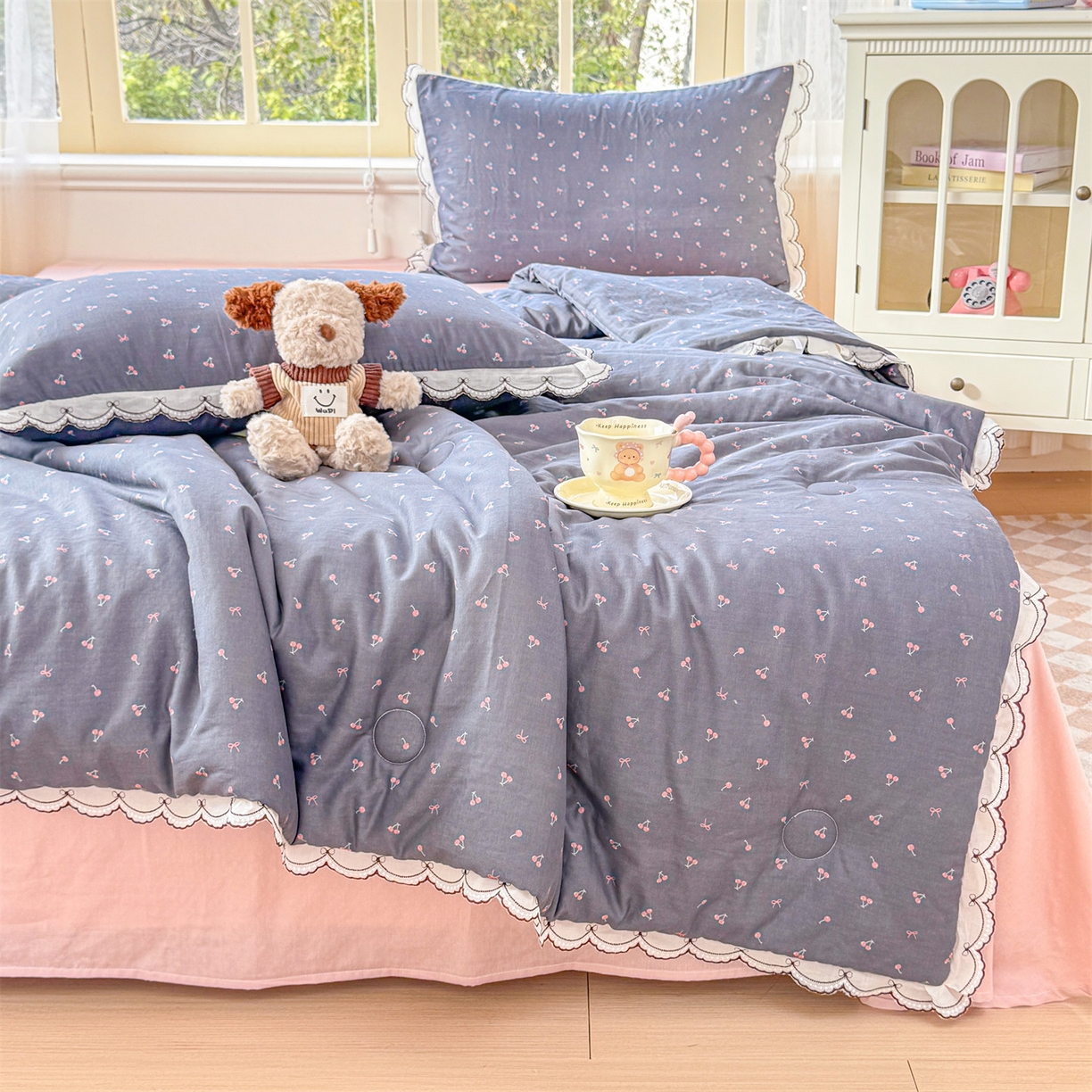 91家纺网 家纺一手货源 找家纺 被窝家纺 2026新款全棉纯棉有氧双层纱多功能夏被夏凉被空调被四件套 樱桃甜心