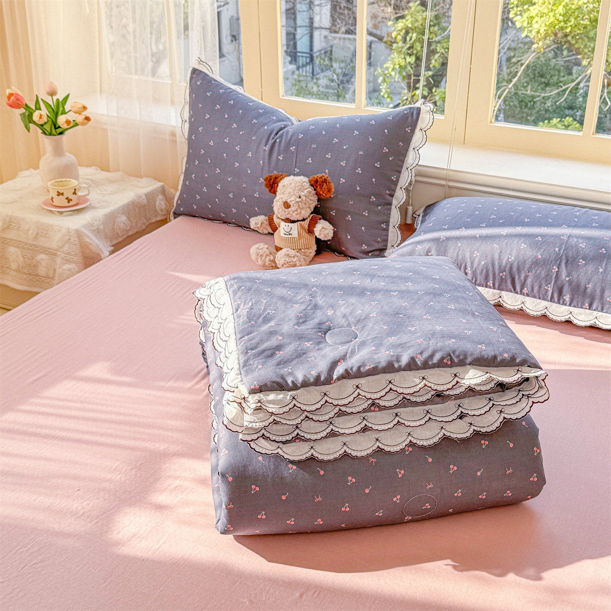 91家纺网 家纺一手货源 找家纺 被窝家纺 2026新款全棉纯棉有氧双层纱多功能夏被夏凉被空调被四件套 樱桃甜心