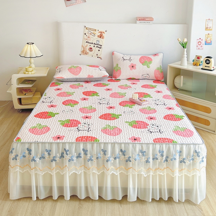 91家纺网 家纺一手货源 找家纺 能好家纺 2026春夏新款小清新乳胶床裙款凉席席子 草莓兔