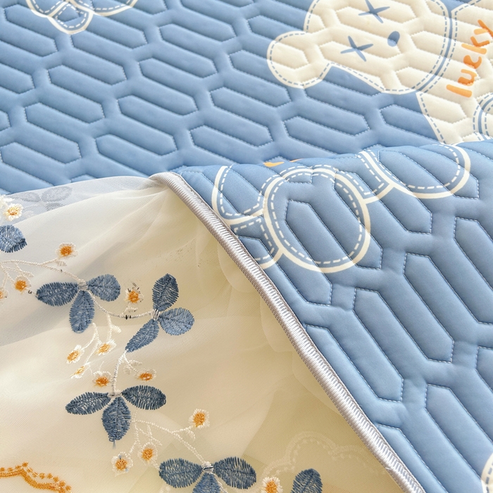 91家纺网 家纺一手货源 找家纺 能好家纺 2026春夏新款小清新乳胶床裙款凉席席子 好运熊