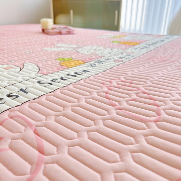 91家纺网 家纺一手货源 找家纺 能好家纺 2026春夏新款小清新乳胶床裙款凉席席子 兔宝贝