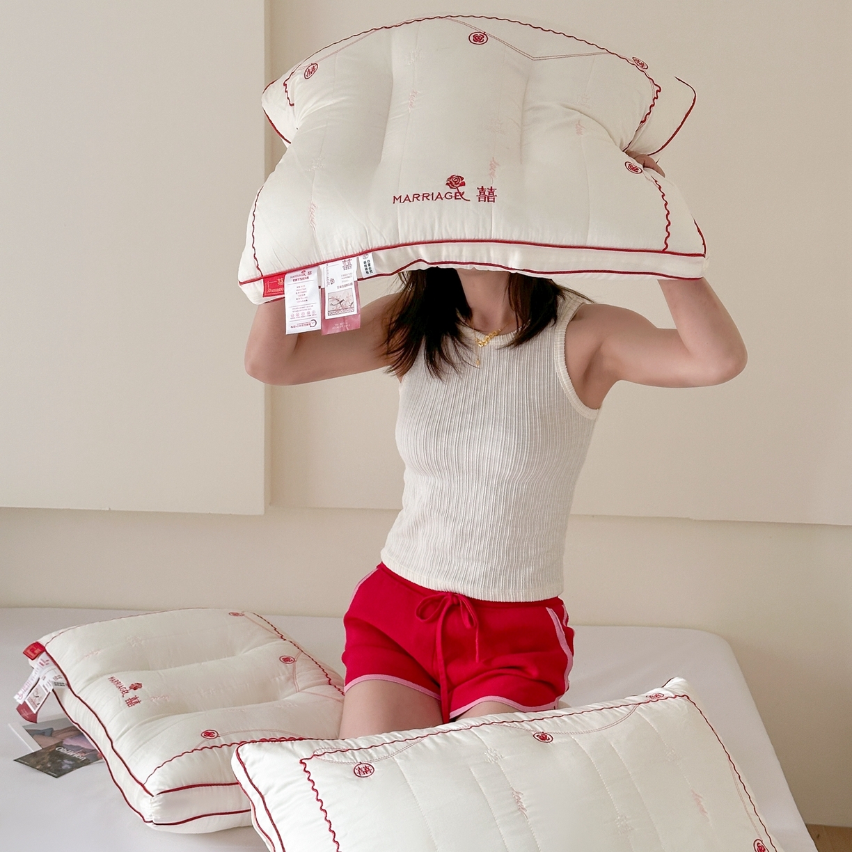 91家纺网 家纺一手货源 找家纺 伟邦枕芯 2026新款婓丽玫瑰婚庆枕枕头枕芯 定型护颈款