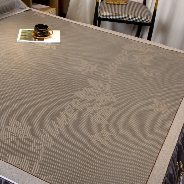 91家纺网 家纺一手货源 找家纺 能好家纺 2026春夏新款提花冰藤床裙款凉席席子 枫叶 灰