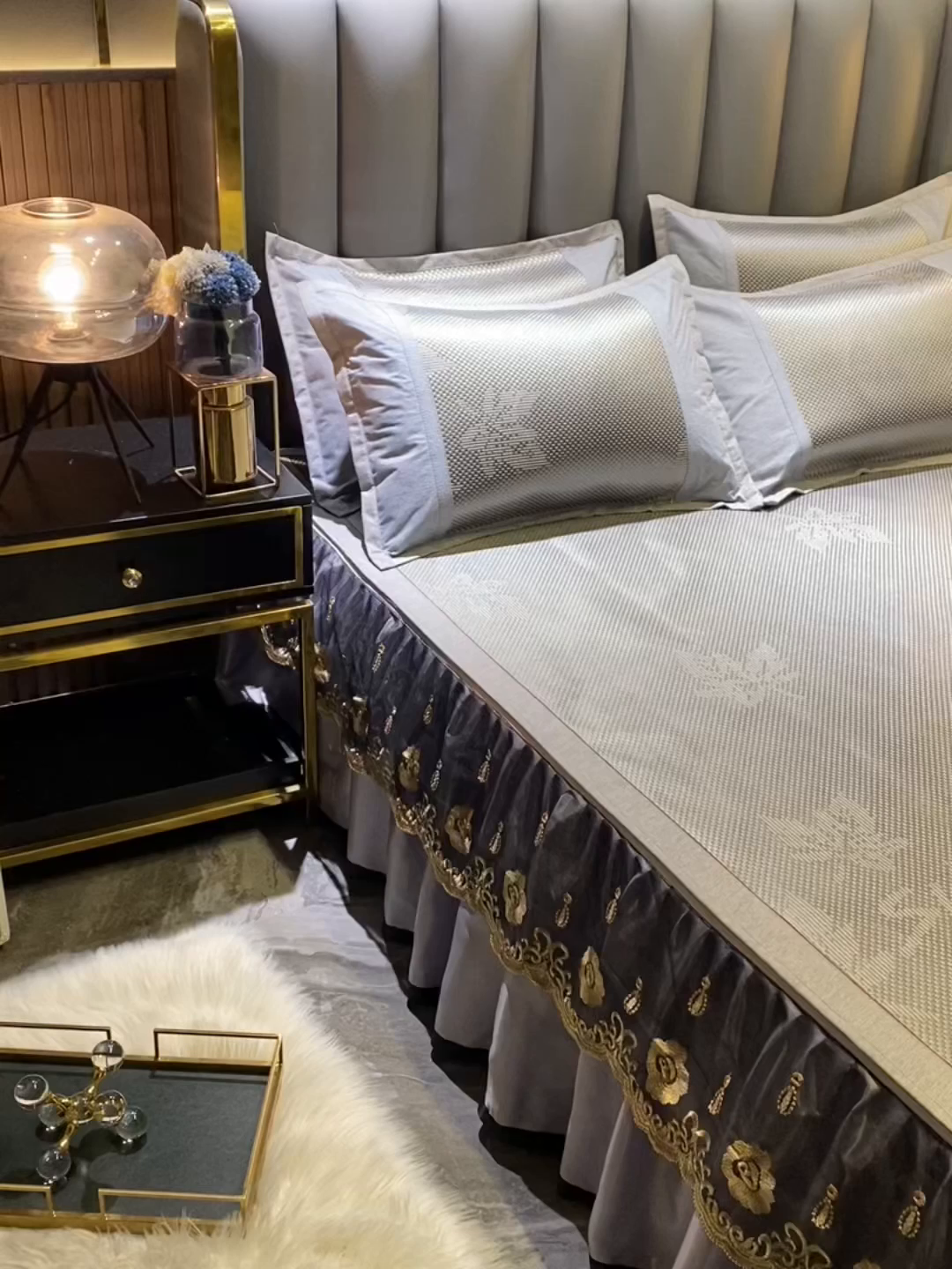 91家纺网 家纺一手货源 找家纺 能好家纺 2026春夏新款提花冰藤床裙款凉席席子 枫叶 灰