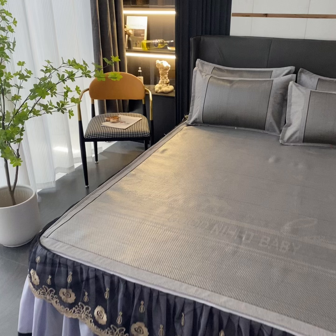 91家纺网 家纺一手货源 找家纺 能好家纺 2026春夏新款提花冰藤床裙款凉席席子 格调 灰