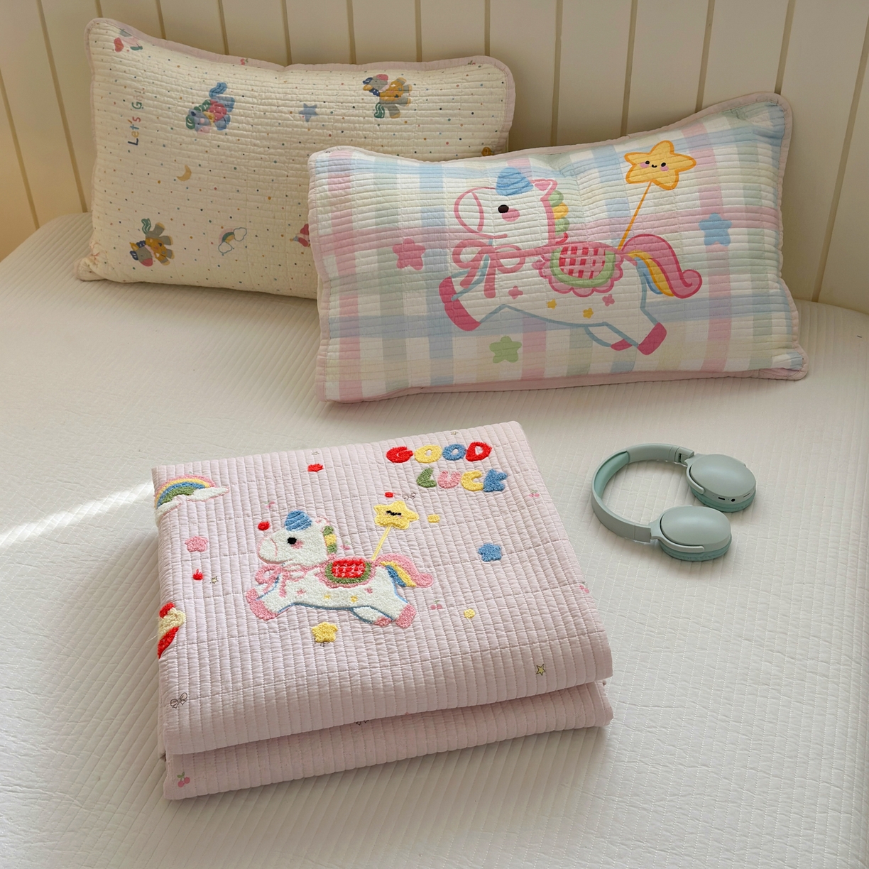 91家纺网 家纺一手货源 找家纺 乐童家纺 2026新款双面纯棉水洗两用毛巾绣床盖四件套-第一波 床盖款-马上有钱粉