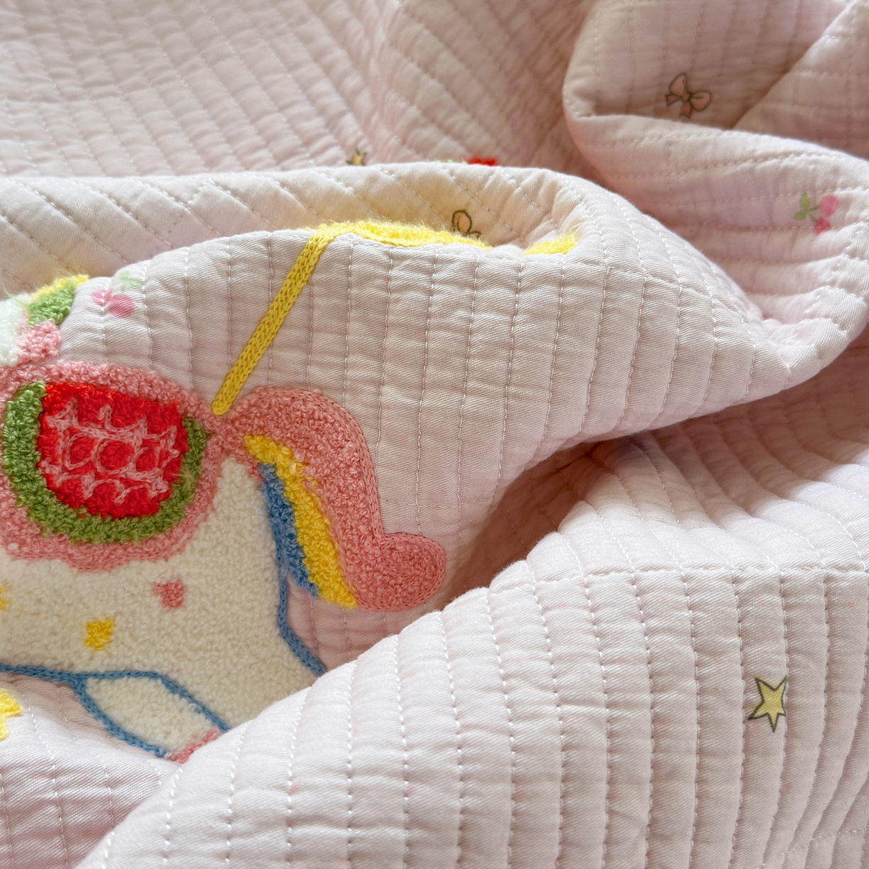 91家纺网 家纺一手货源 找家纺 乐童家纺 2026新款双面纯棉水洗两用毛巾绣床盖四件套-第一波 床盖款-马上有钱粉