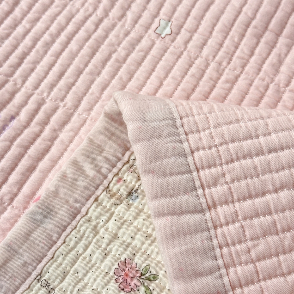 91家纺网 家纺一手货源 找家纺 乐童家纺 2026新款双面纯棉水洗两用毛巾绣床盖四件套-第一波 床盖款-小兔花园